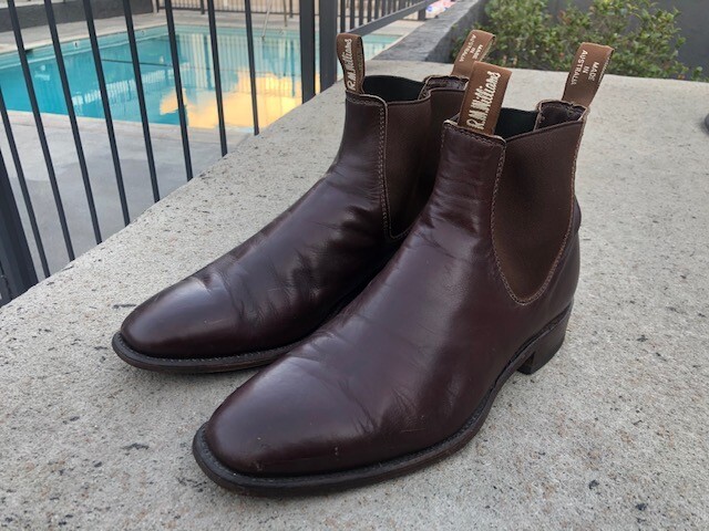 wide toe chelsea boot